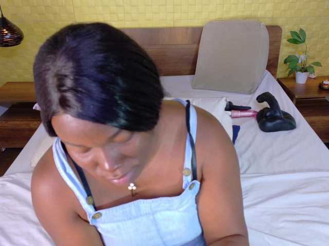curvynaomhy live cam preview
