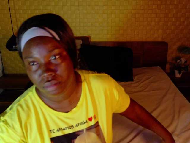 curvynaomhy live cam on BongaCams