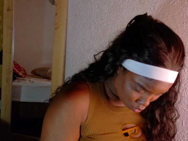 curvynaomhy live cam on BongaCams