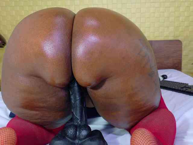 curvynaomhy Live Webcam on BongaCams