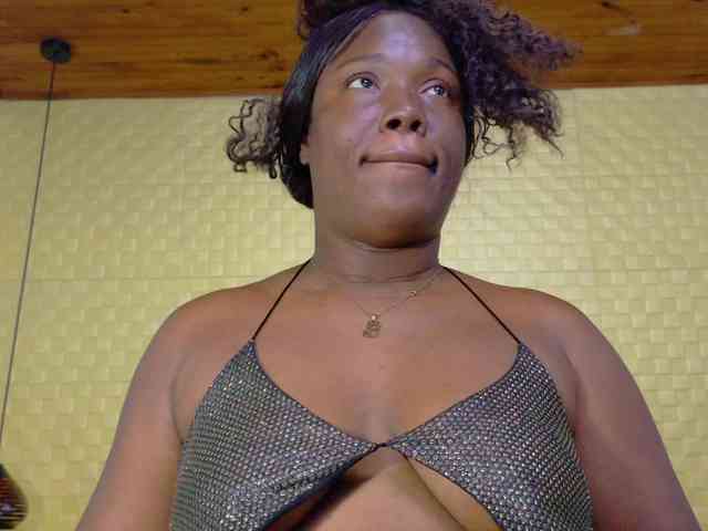 curvynaomhy webcam