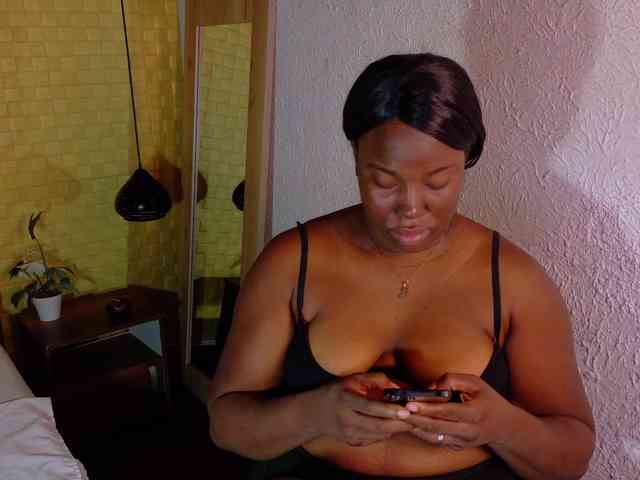 curvynaomhy webcam