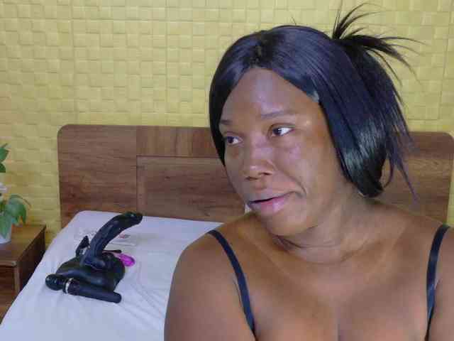 curvynaomhy Live Webcam on BongaCams