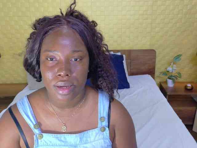 curvynaomhy webcam
