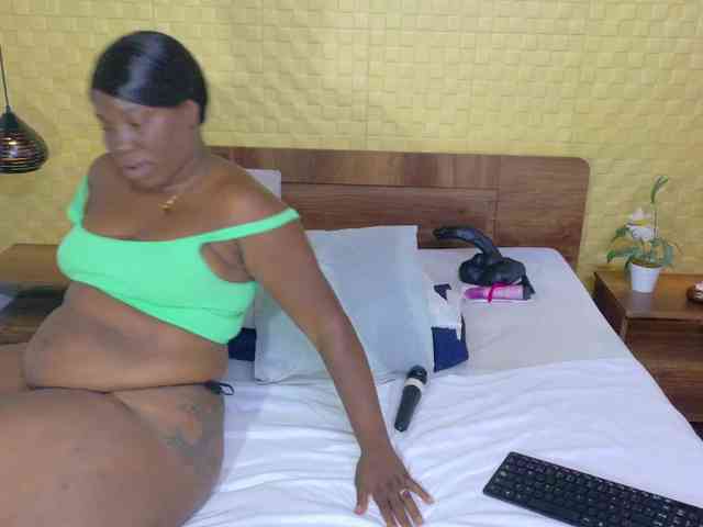 curvynaomhy webcam