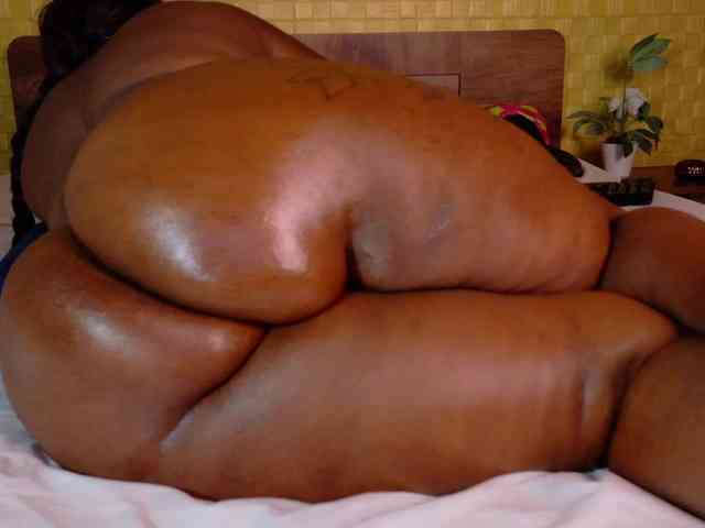 Model: curvynaomhy