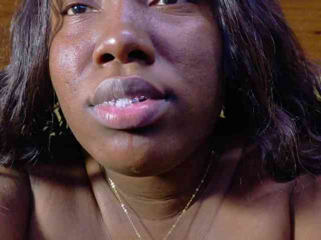 curvynaomhy webcam