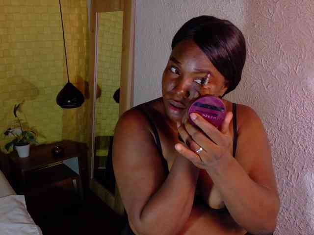 curvynaomhy webcam