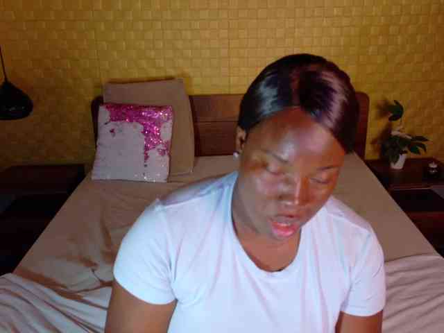 curvynaomhy Live Webcam on BongaCams