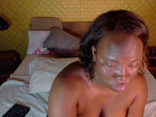 curvynaomhy Live Webcam on BongaCams
