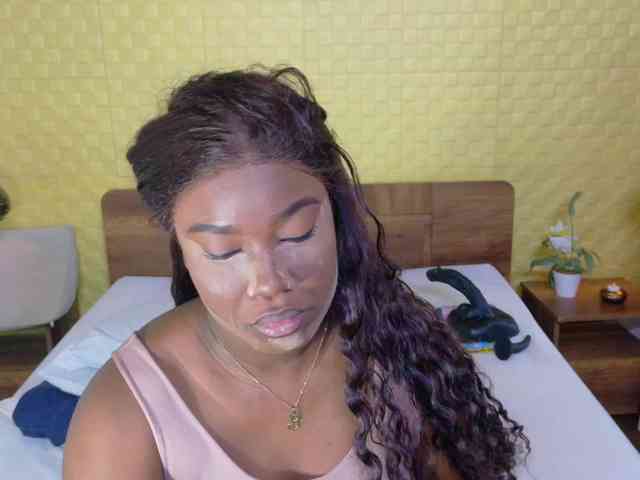 curvynaomhy webcam