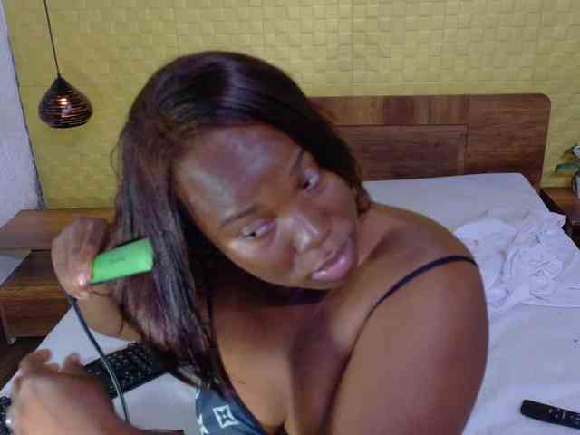 curvynaomhy webcam