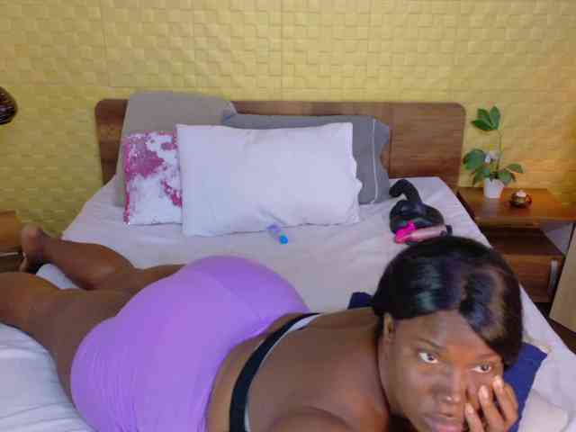 curvynaomhy webcam