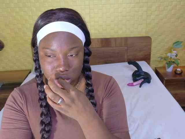 curvynaomhy webcam