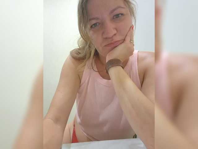 Mia-Carnival live cam on BongaCams