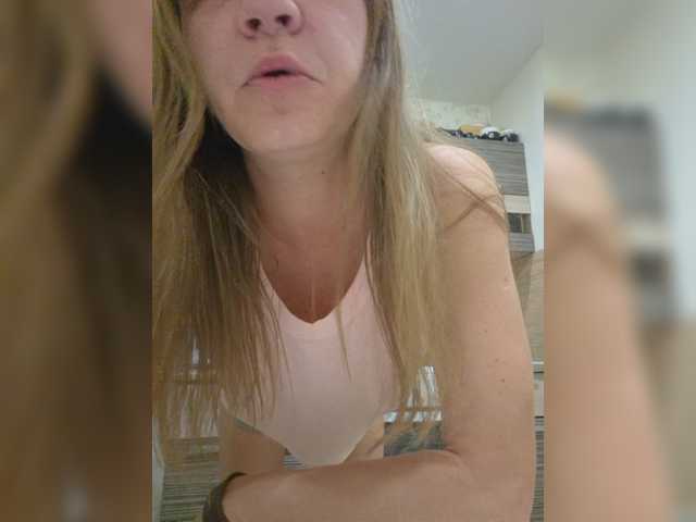 Mia-Carnival live cam on BongaCams