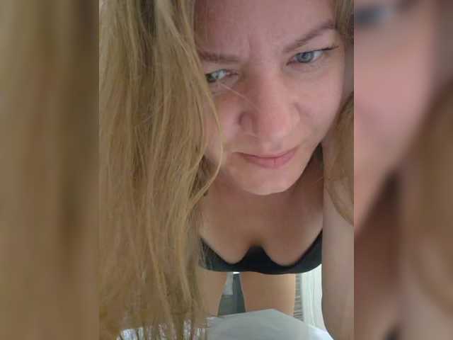 Mia-Carnival live cam on BongaCams
