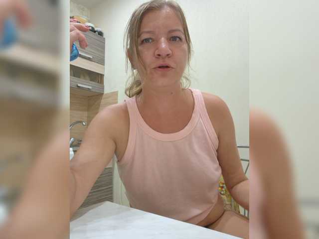 Mia-Carnival live cam on BongaCams