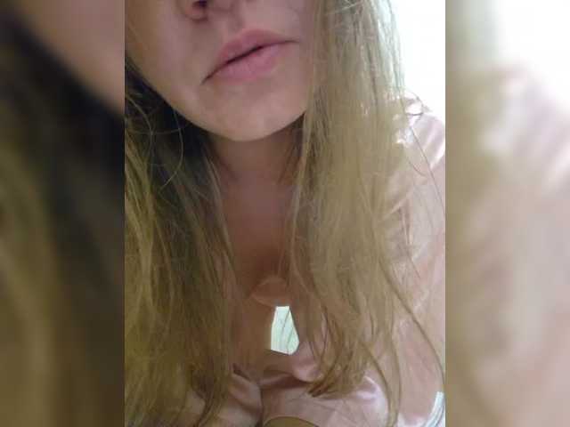 Mia-Carnival live cam on BongaCams