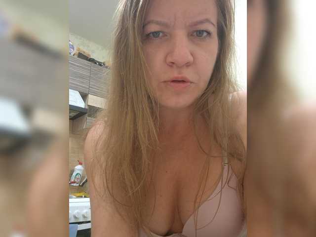 Mia-Carnival live cam on BongaCams