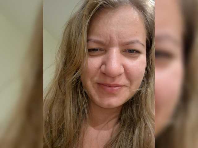 Mia-Carnival live cam on BongaCams