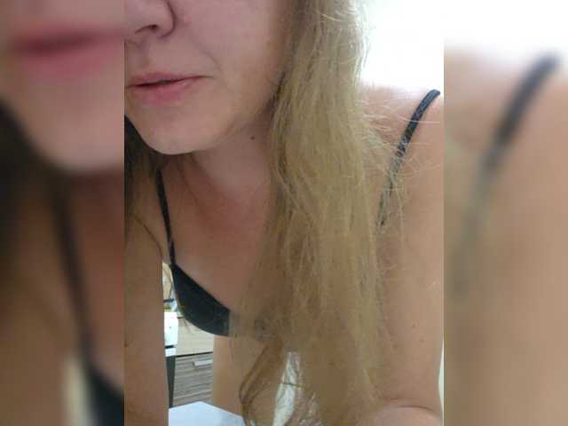 Mia-Carnival live cam on BongaCams