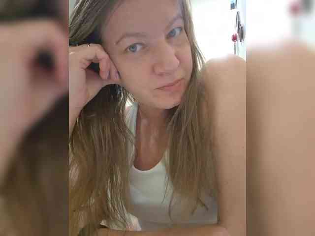 Mia-Carnival webcam