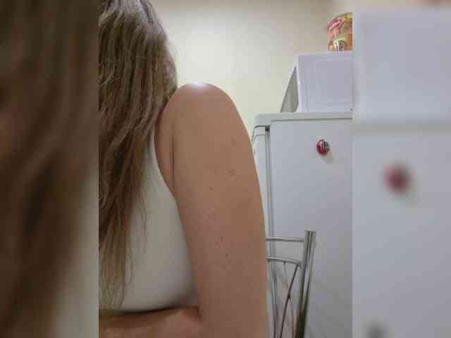 Mia-Carnival webcam