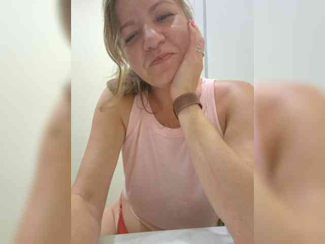 Mia-Carnival webcam