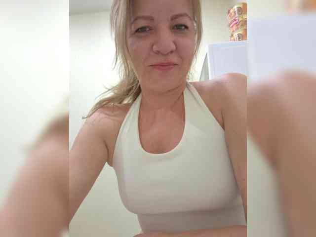 Mia-Carnival webcam