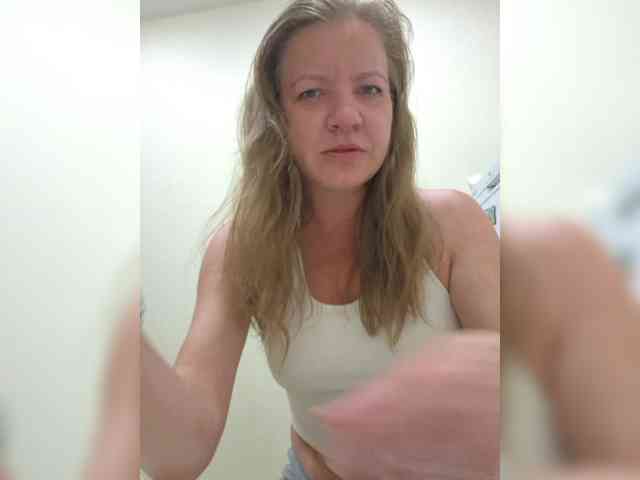 Mia-Carnival webcam