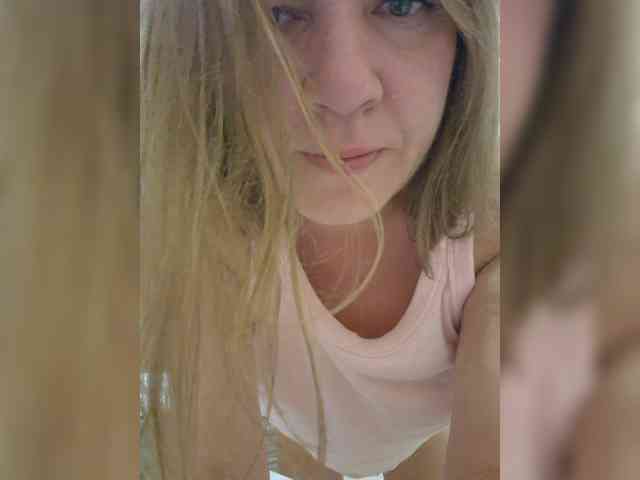 Mia-Carnival webcam