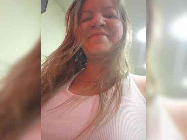 Mia-Carnival webcam