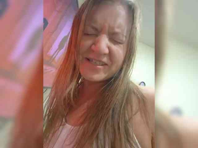 Mia-Carnival webcam