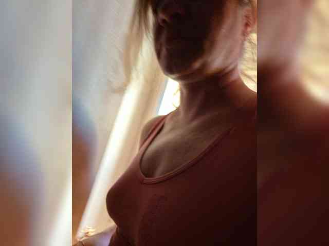 Mia-Carnival webcam