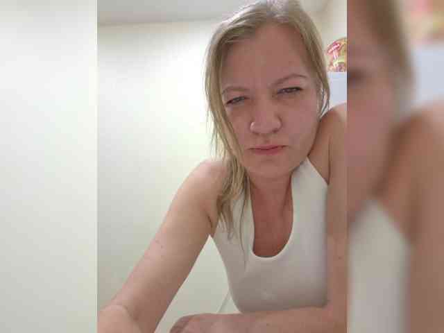 Mia-Carnival webcam