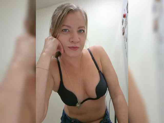 Mia-Carnival webcam