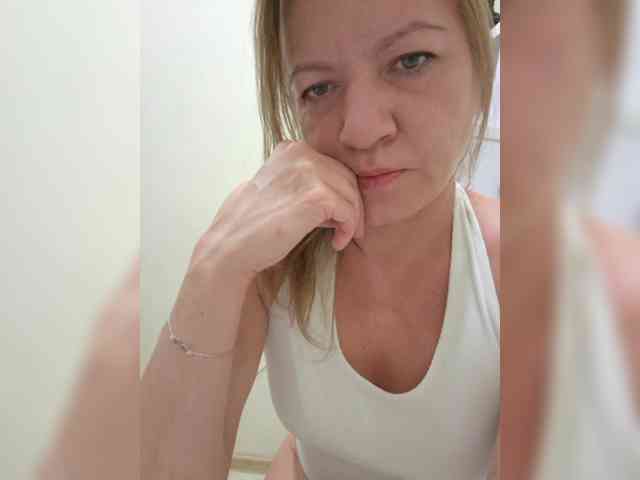 Mia-Carnival webcam