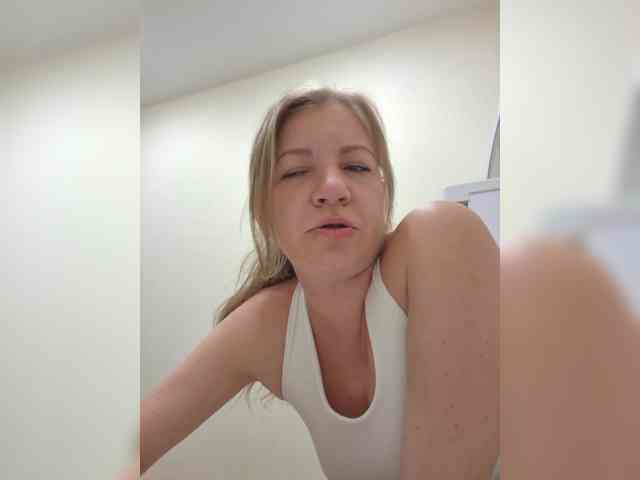 Mia-Carnival webcam