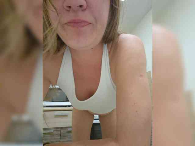 Mia-Carnival webcam