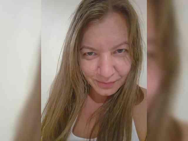 Mia-Carnival webcam