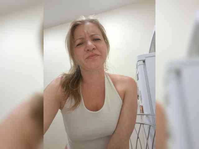 Mia-Carnival webcam
