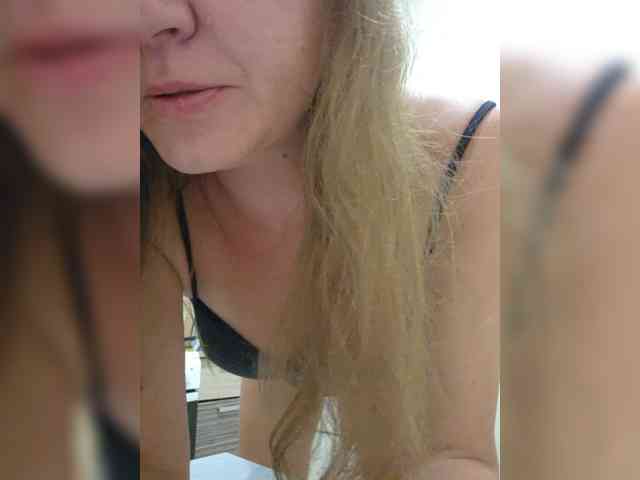 Mia-Carnival webcam