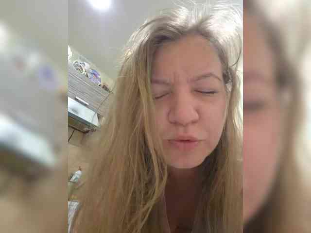 Mia-Carnival webcam