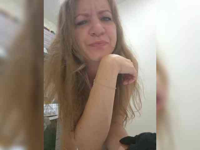 Mia-Carnival webcam