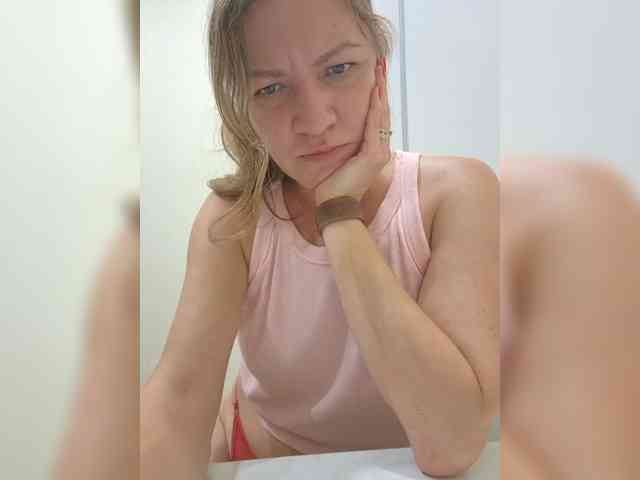 Mia-Carnival webcam