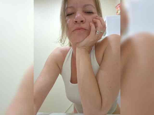 Mia-Carnival webcam