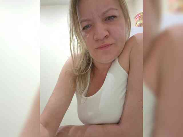Mia-Carnival webcam