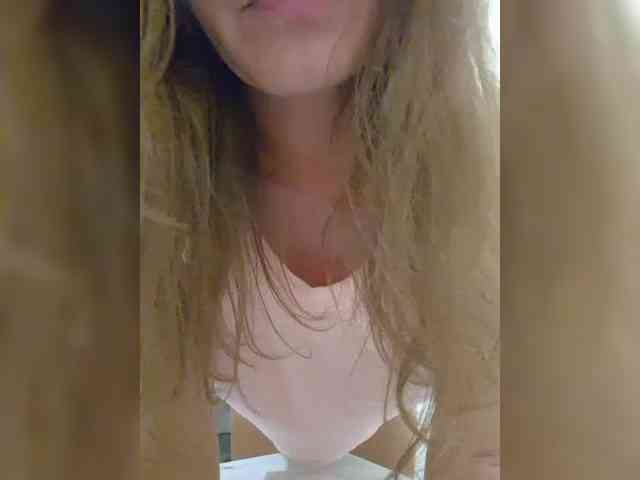 Mia-Carnival webcam