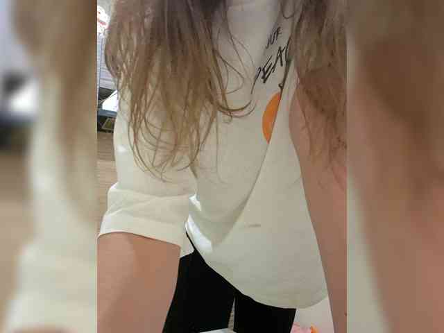 Mia-Carnival webcam